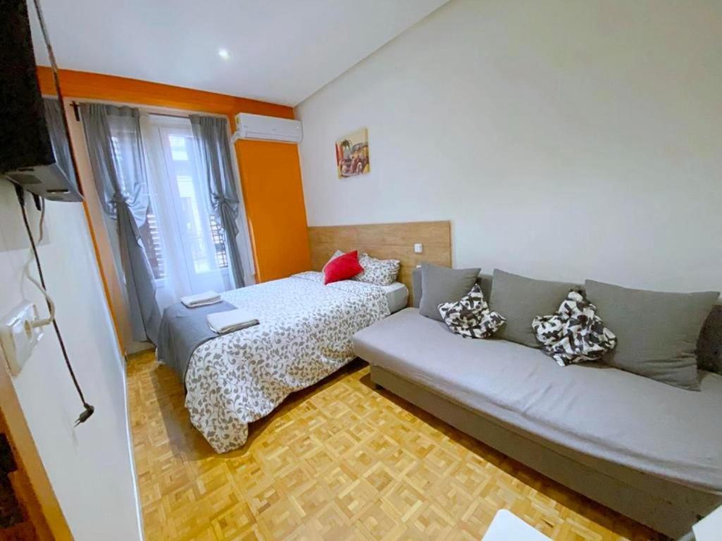 Apartamentos Travelstep La Latina มาดริด ภายนอก รูปภาพ